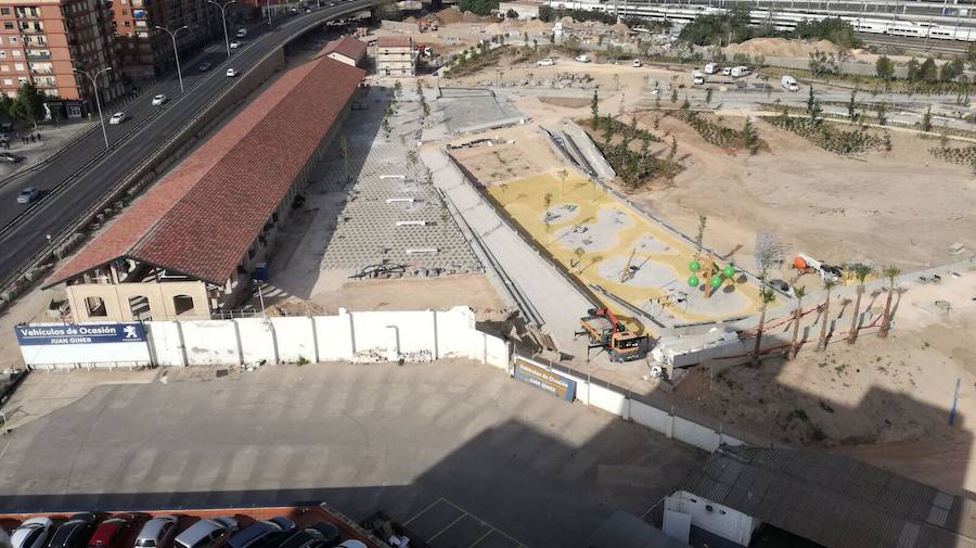 Fotos: Fotos del desmontaje del concesionario de coches del Parque Central