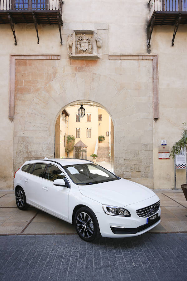 Este fin de semana se celebra en Gandía la Fira del Motor, con más de treinta concesionarios y doscientos coches en venta en las calles de la capital de la safor