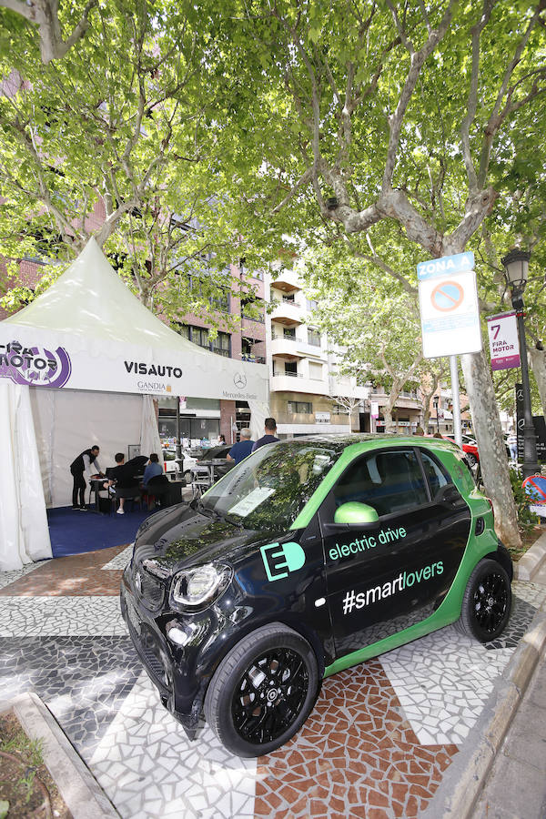 Este fin de semana se celebra en Gandía la Fira del Motor, con más de treinta concesionarios y doscientos coches en venta en las calles de la capital de la safor