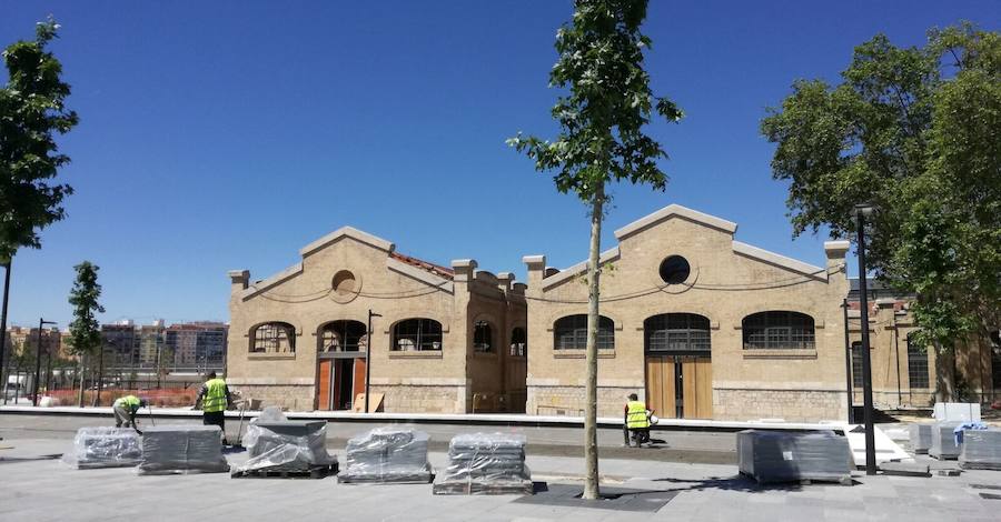 Fotos: Fotos de la colocación de las nuevas losetas en el Parque Central de Valencia