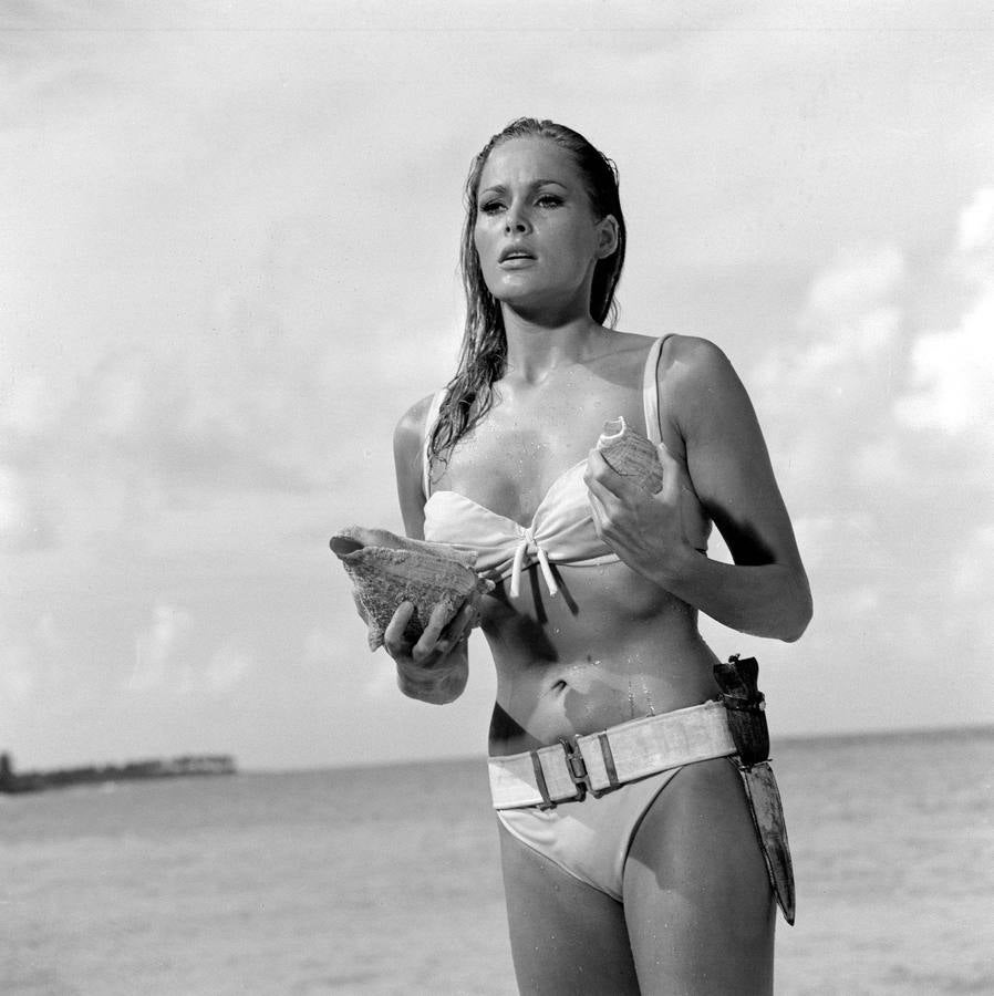 Ursula Andres, en bikini, en la película de James Bond 'Agente 007 contra el Dr. No', la primera película de la saga estrenada en 1962. Años más tarde, otra película de Bond, con Halle Berry haría un homenaje a esta escena.