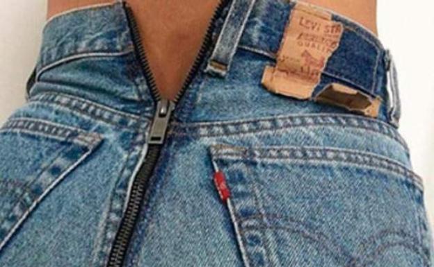 Ahora es el turno de los 'jeans' con cremallera trasera, que tienen como principal impulsor a la marca Vetements.