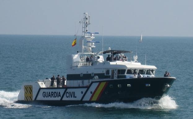 Una patrullera de la Guardia Civil del Mar en aguas de Castellón, en una imagen de archivo.