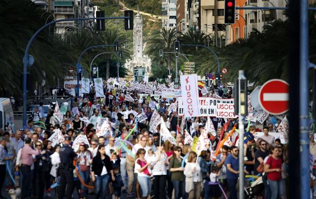 Manifestación contra el decreto de plurilingüismo, impulsada por organizaciones críticas con el modelo del Consell. 