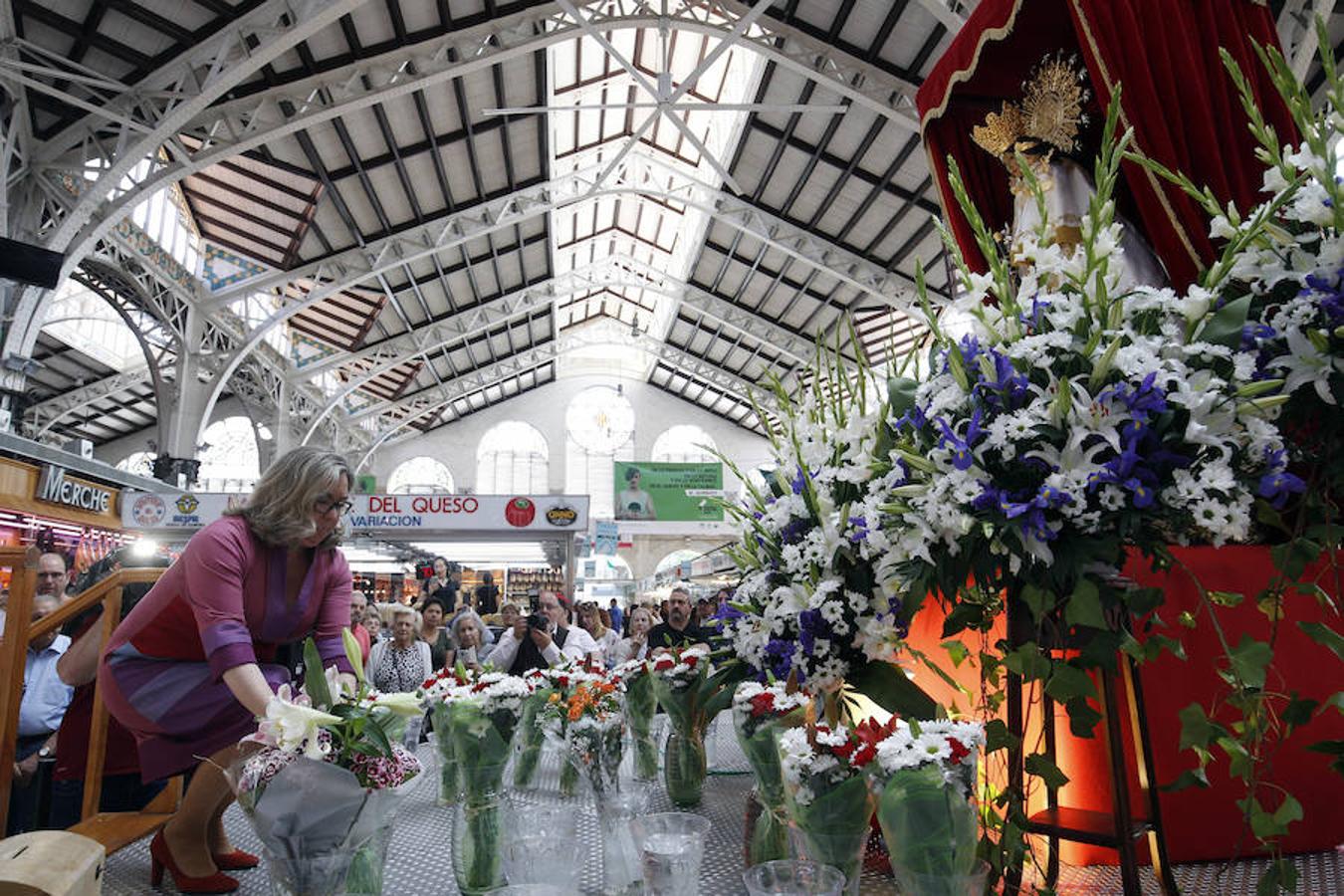 Fotos: La ofrenda a la Virgen en el Mercado Central