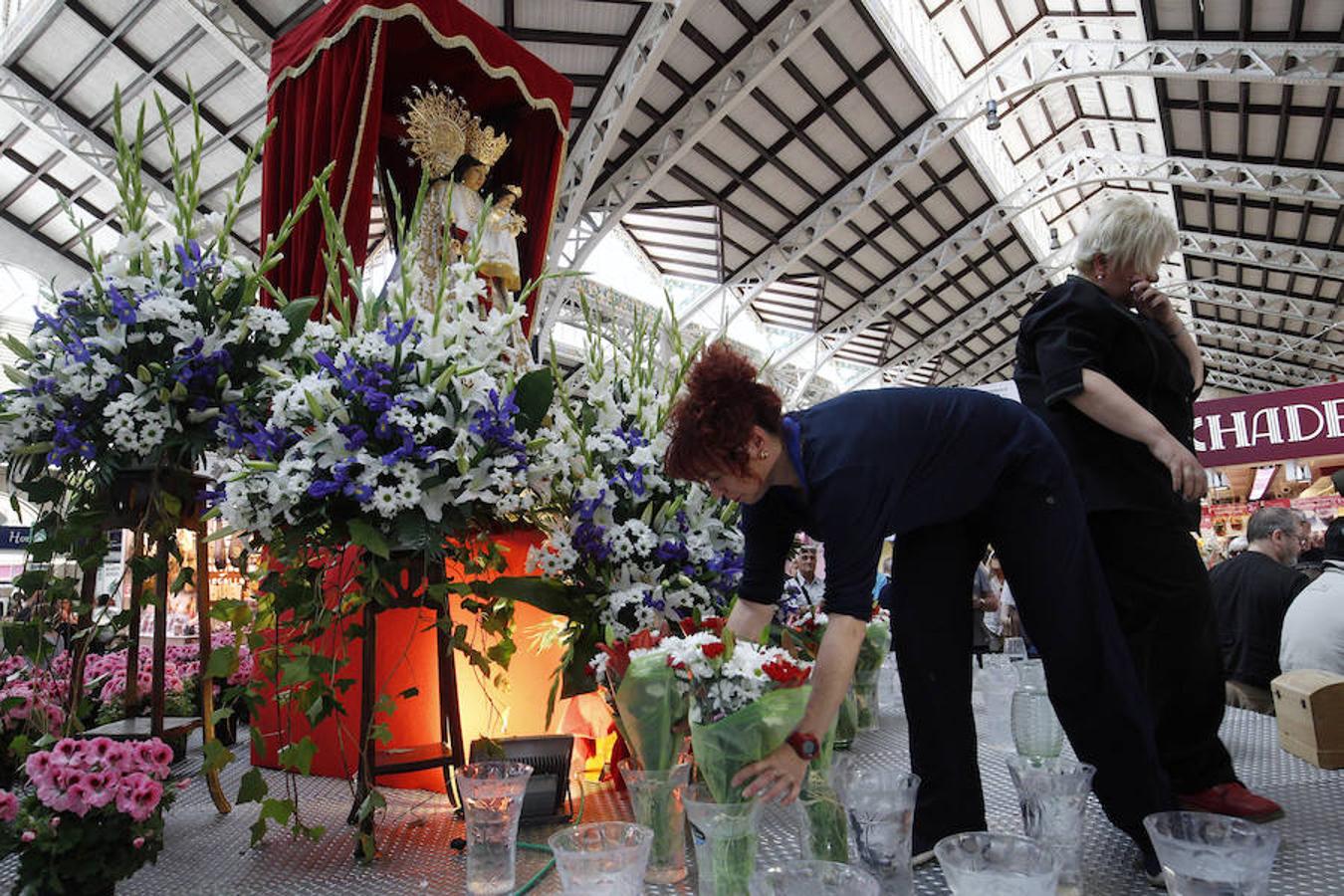 Fotos: La ofrenda a la Virgen en el Mercado Central