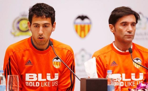 El Valencia CF estrena ropa en Arabia Saudí