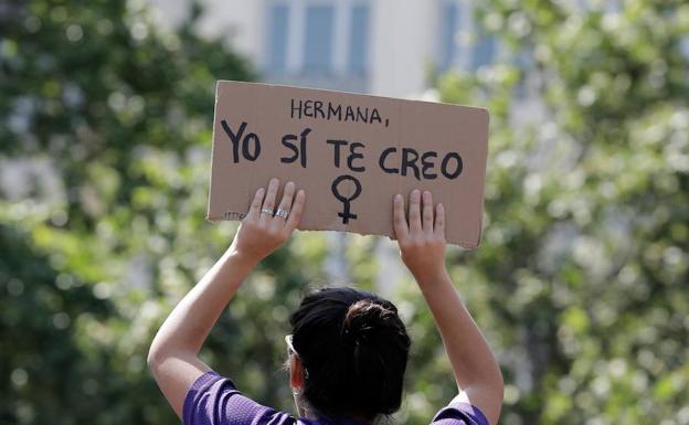 Estudiantes valencianos, en huelga contra la sentencia «repugnante» de La Manada: «No podemos tolerar la impunidad»