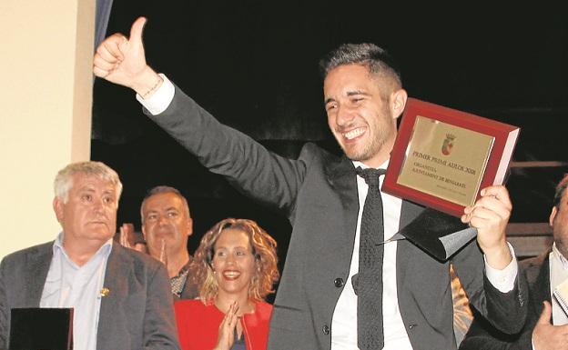 El directo Toni Úbeda, recibiendo un premio.