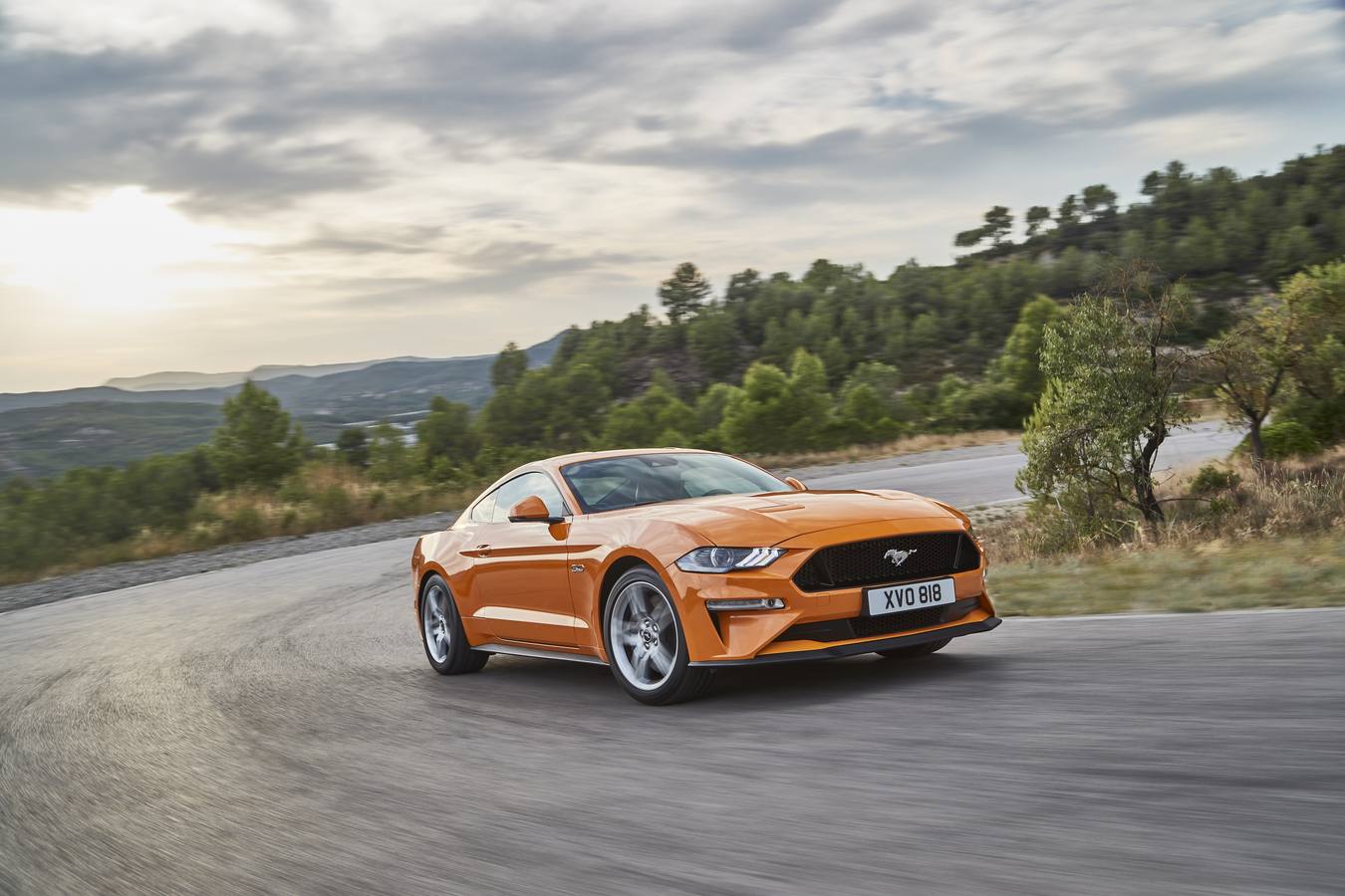 Con una oferta de dos motores de 290 y 450 caballos y dos tipos de carrocería, el nuevo Mustang es ahora más rápido, con un diseño renovado, tecnologías de asistencia al conductor y precios imbatibles.