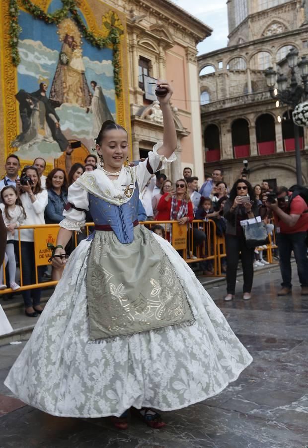 Daniela Gómez, Rocío Gil y sus cortes demostraron su entrega en el baile en una plaza repleta