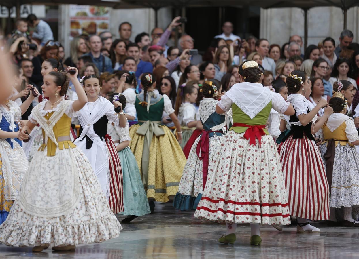 Daniela Gómez, Rocío Gil y sus cortes demostraron su entrega en el baile en una plaza repleta