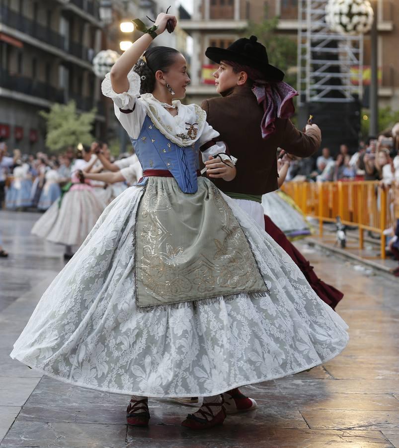 Daniela Gómez, Rocío Gil y sus cortes demostraron su entrega en el baile en una plaza repleta