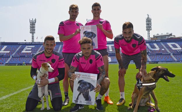 Los jugadores del Levante UD Koke. Campaña, Postigo, Roger y Cabaco.