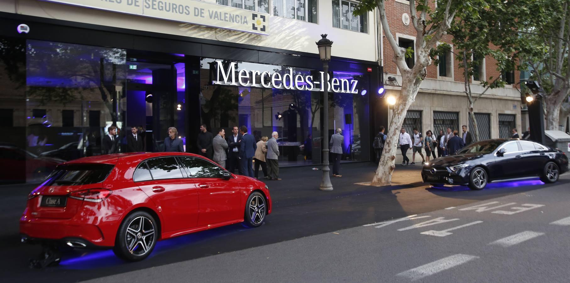 Mercedes inauguró el pasado jueves 10 de mayo sus nuevas instalaciones en la céntrica calle Micer Mascó. Los más de 600 invitados pudieron descubrir los 5.500 metros cuadrados de la instalación, además de conocer el origen español del nombre de la famosa marca alemana. El millonario Emil Jellinek, casado con una dama española, fue uno de los primeros clientes de Daimler, e impuso tantos cambios y condicionantes a los coches alemanes que él vendía en Francia que terminó apodándolos Mercedes en honor a su hija, nombre que cuajó a nivel comercial y que terminó en convertirse en el nombre de todos los coches de la marca alemana.