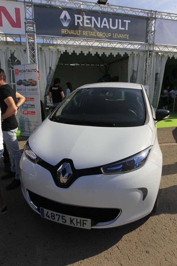 La feria Ecomov afronta este fin de semana, los días 11, 12 y 13 de mayo, su tercera edición con el objetivo de convertirse en el evento de referencia de movilidad ecológica a nivel nacional. La muestra y prueba de coches, que se celebra en la Marina de Valencia, ha abierto al público este viernes y se podrá visitar hasta el domingo 13 de mayo.