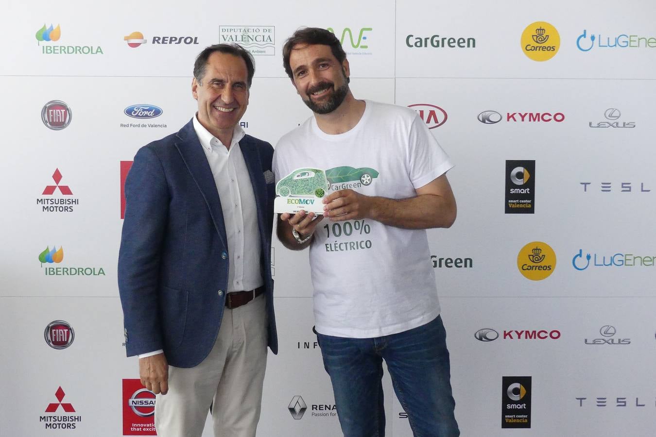 La feria Ecomov afronta este fin de semana, los días 11, 12 y 13 de mayo, su tercera edición con el objetivo de convertirse en el evento de referencia de movilidad ecológica a nivel nacional. La muestra y prueba de coches, que se celebra en la Marina de Valencia, ha abierto al público este viernes y se podrá visitar hasta el domingo 13 de mayo.