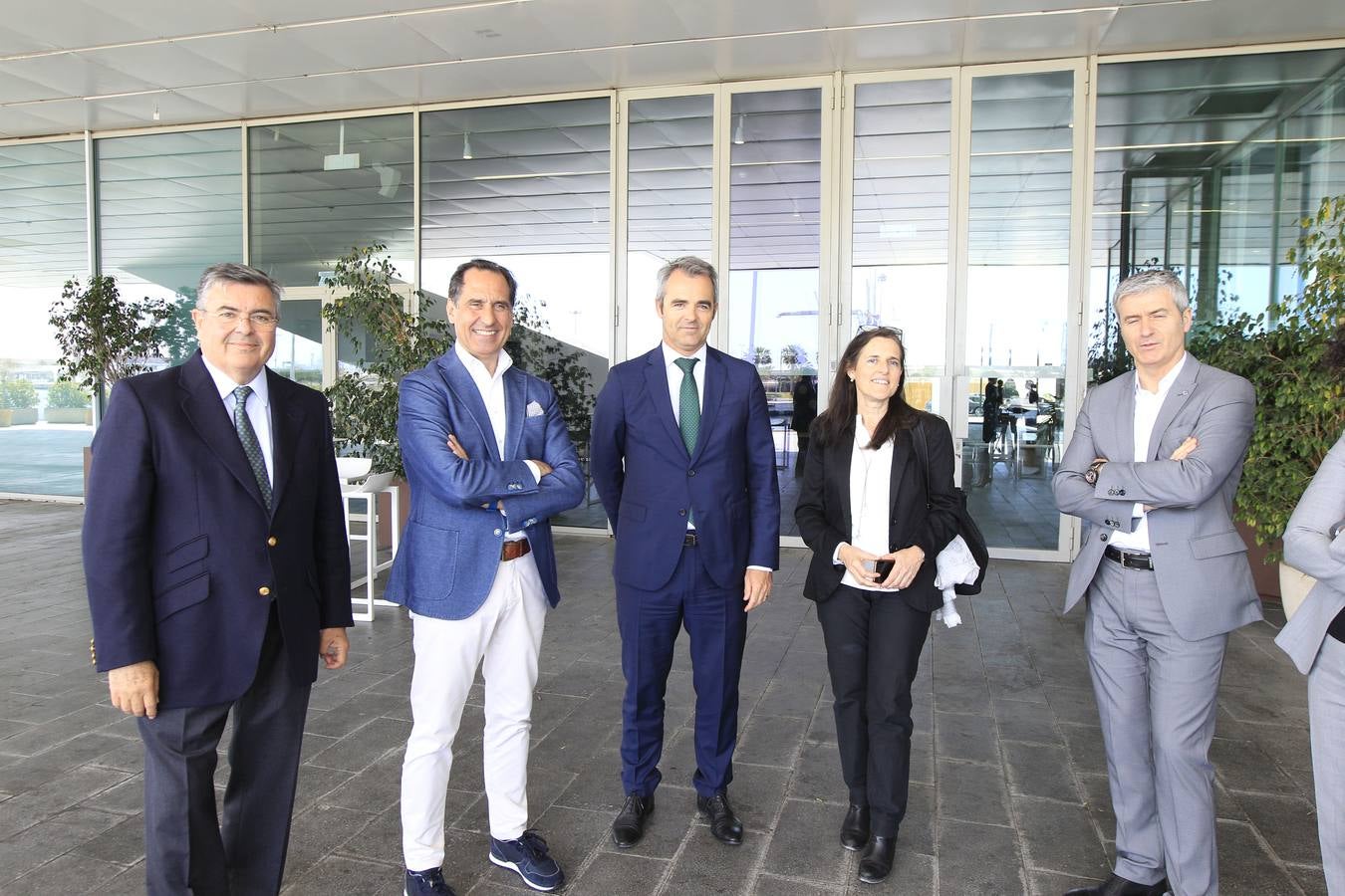 Actividades y mesas redondas para profesionales y empresarios en la primera jornada de Ecomov 2018, la feria del coche y la movilidad ecológica, del 11 al 13 de mayo en la Marina de Valencia.