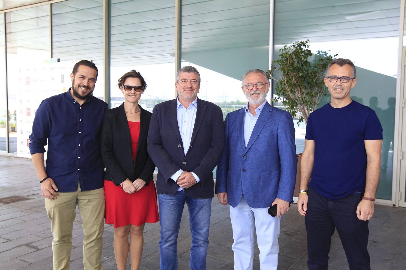 Actividades y mesas redondas para profesionales y empresarios en la primera jornada de Ecomov 2018, la feria del coche y la movilidad ecológica, del 11 al 13 de mayo en la Marina de Valencia.