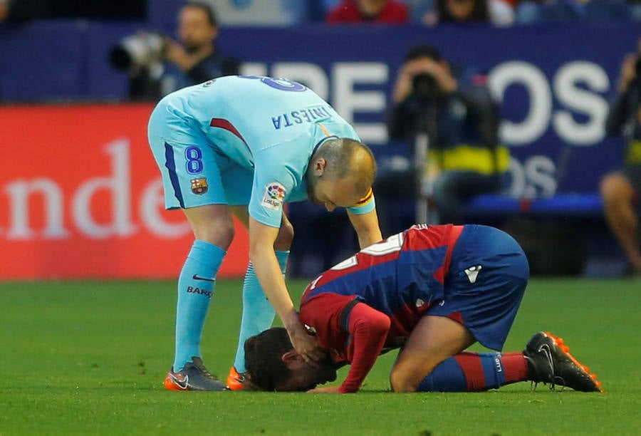 El Barça perdió la imbatibilidad en el Ciutat de Valencia a pesar del hat-trick de Coutinho y el penalti transformado por Suárez. Con esta victoria, el Levante acumula cinco consecutivas en casa