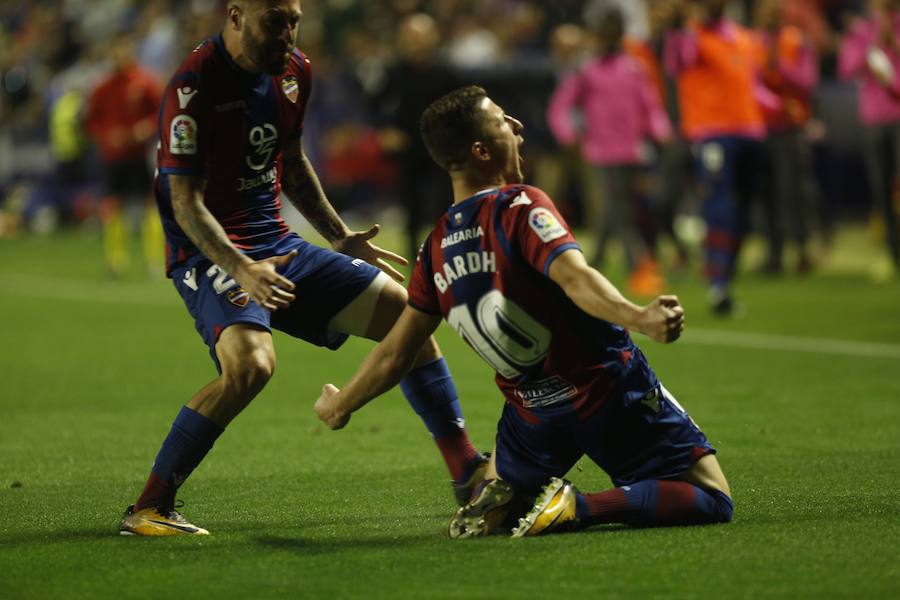 Estas son las mejores imágenes que deja el partido de la penúltima jornada de la Liga, último de los granotas en el Ciutat de València