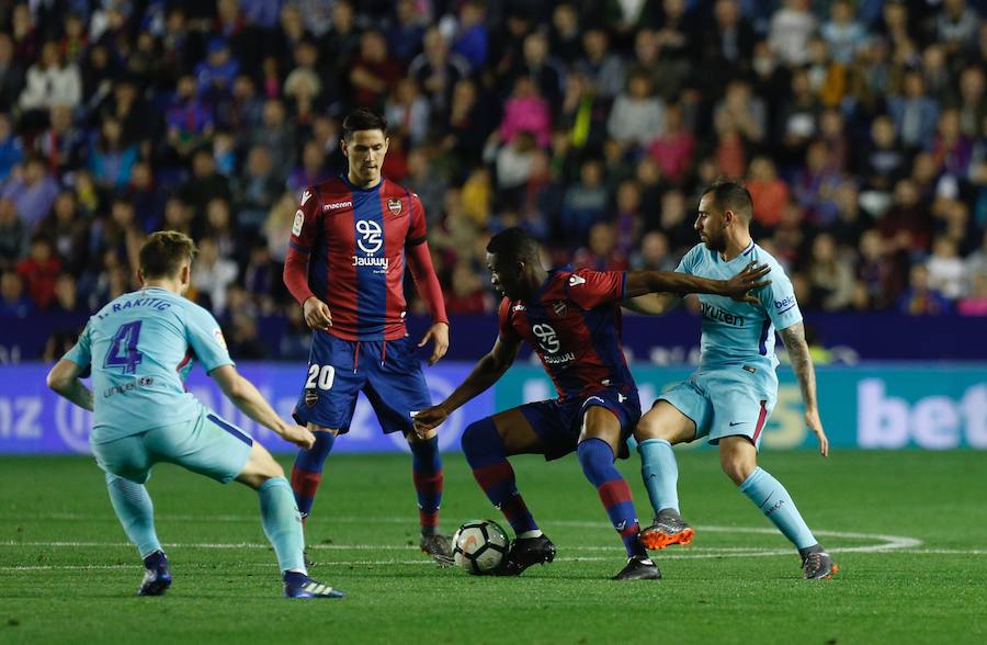 Estas son las mejores imágenes que deja el partido de la penúltima jornada de la Liga, último de los granotas en el Ciutat de València