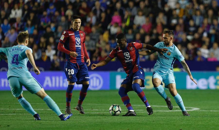 Estas son las mejores imágenes que deja el partido de la penúltima jornada de la Liga, último de los granotas en el Ciutat de València