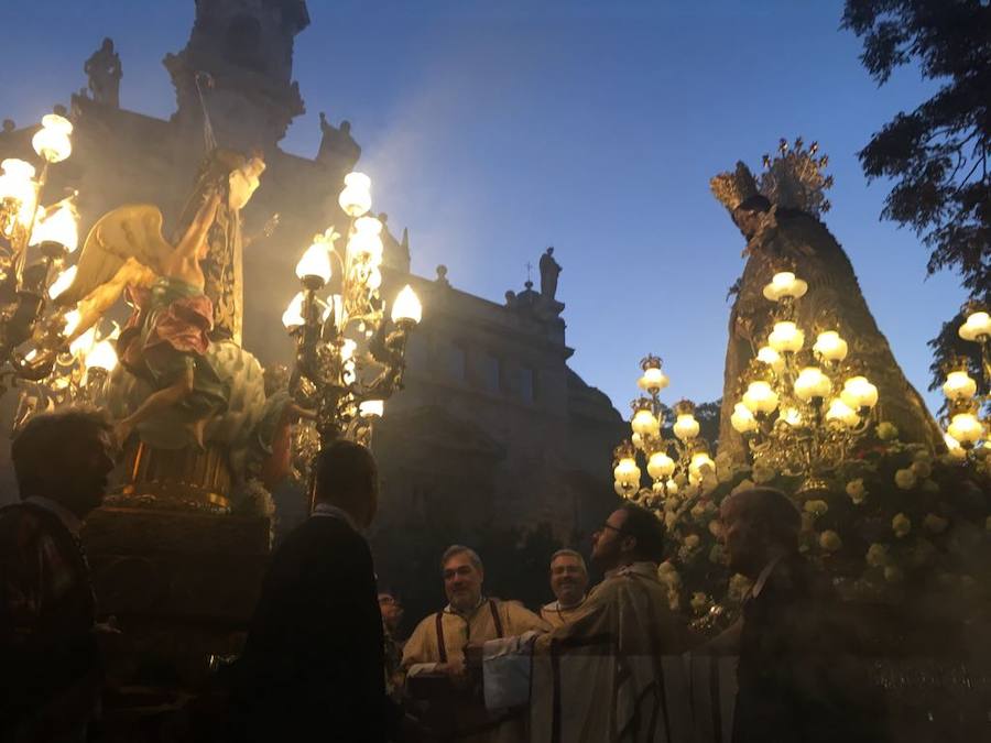 Valencia ha vivido este domingo otro emotivo acto de fervor hacia la Mare de Déu en la tracional Procesión.