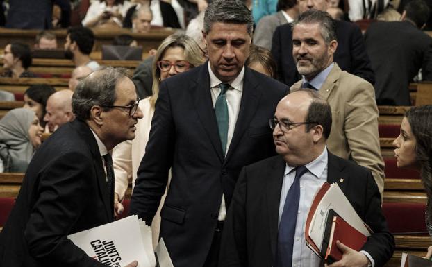 Torra charla con Arrimadas e Iceta, junto a Albiol.