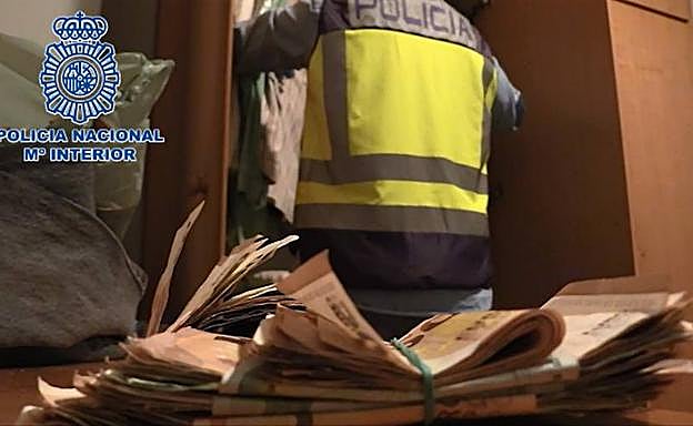 La policía interviene un bolígrafo pistola a un traficante