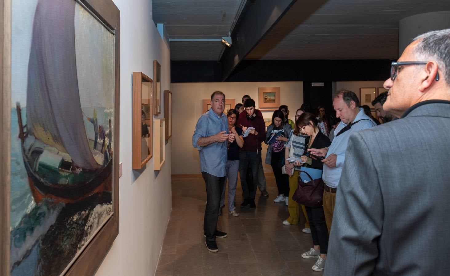 Presentación y montaje de la exposición 'El esplendor de una época. Ignacio Pinazo en la colección del IVAM' que se inaugura el jueves 17 (a las 19 h). La muestra, y otras seis en el IVAM, podrá ser visitada de forma gratuita hasta el domingo, dentro de las actividades por el Día de los Museos.