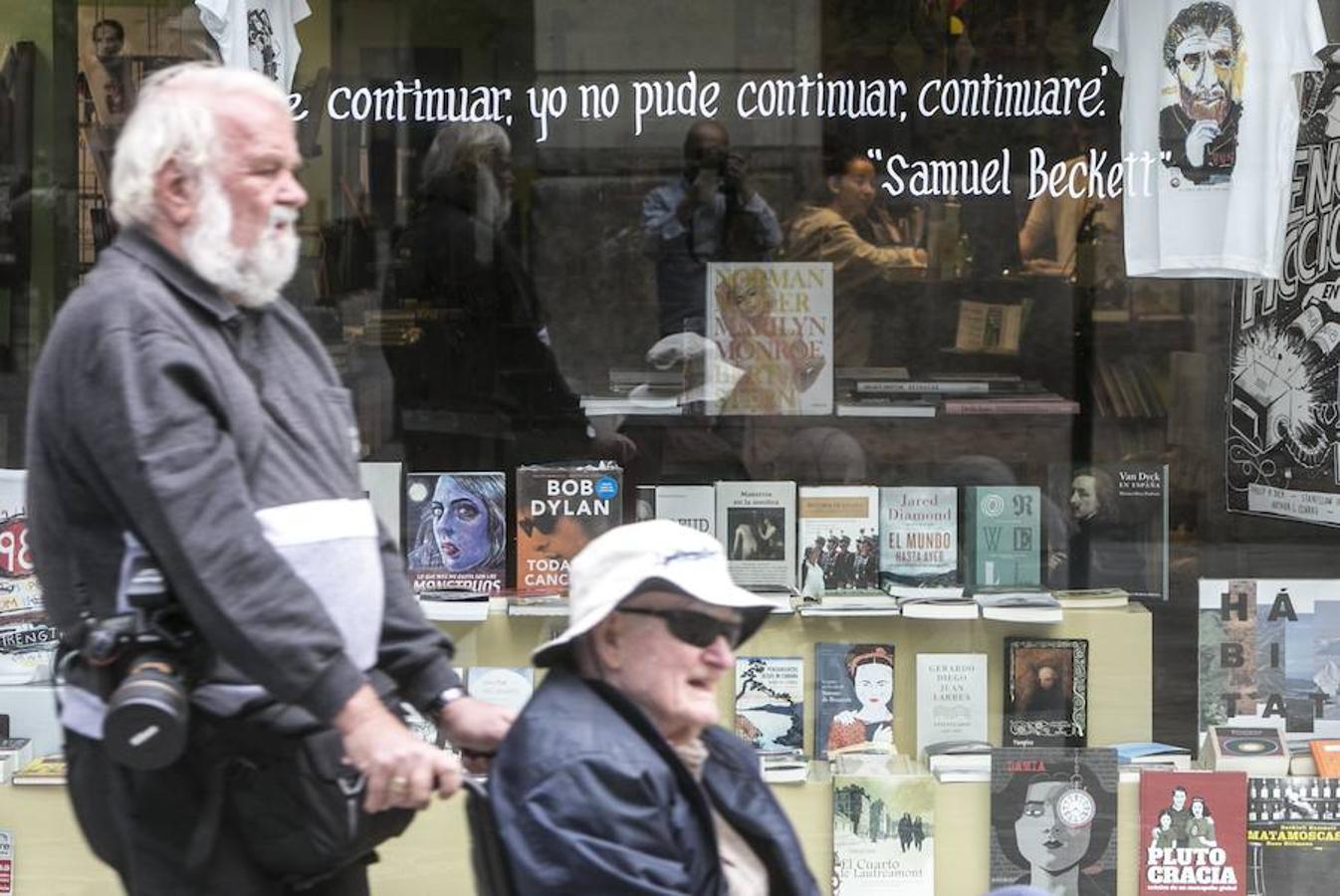 El establecimiento cierra mañana sus puertas tras siete años de actividad en el casco antiguo de Valencia. Los costes de mantener un negocio tradicional en el centro y los pocos beneficios son los culpables de la clausura. 