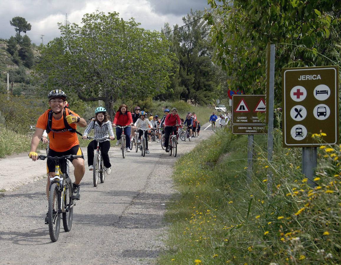 La Comunitat Valenciana, Andalucía, País Vasco, Cantabria... España tiene un red de Vías Verdes (rutas sobre el antiguo trazado del ferrocarril) de 2.700 kilómetros. Sólo en Valencia, Alicante y Castellón hay 11 de estos trazados y 162 kilómetros de naturaleza para disfrutar.