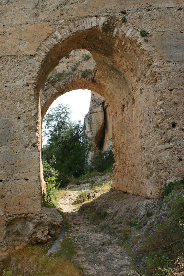 El mal estado en el que se encuentra el castillo valenciano de Corbera ha llamado la atención de Hispania Nostra, asociación española para la defensa del patrimonio cultural y natural, que ha decidido incluirlo en su Lista Roja del patrimonio.