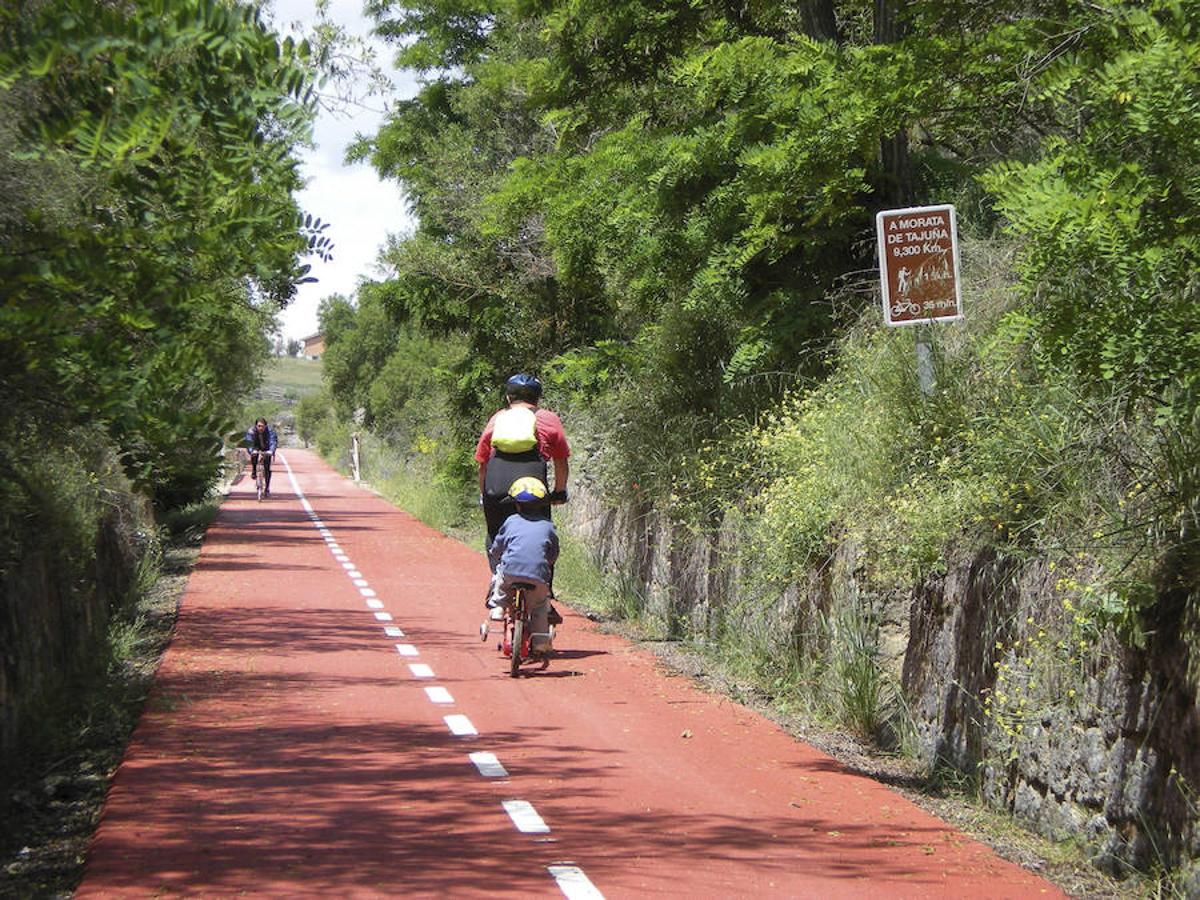 La Comunitat Valenciana, Andalucía, País Vasco, Cantabria... España tiene un red de Vías Verdes (rutas sobre el antiguo trazado del ferrocarril) de 2.700 kilómetros. Sólo en Valencia, Alicante y Castellón hay 11 de estos trazados y 162 kilómetros de naturaleza para disfrutar.