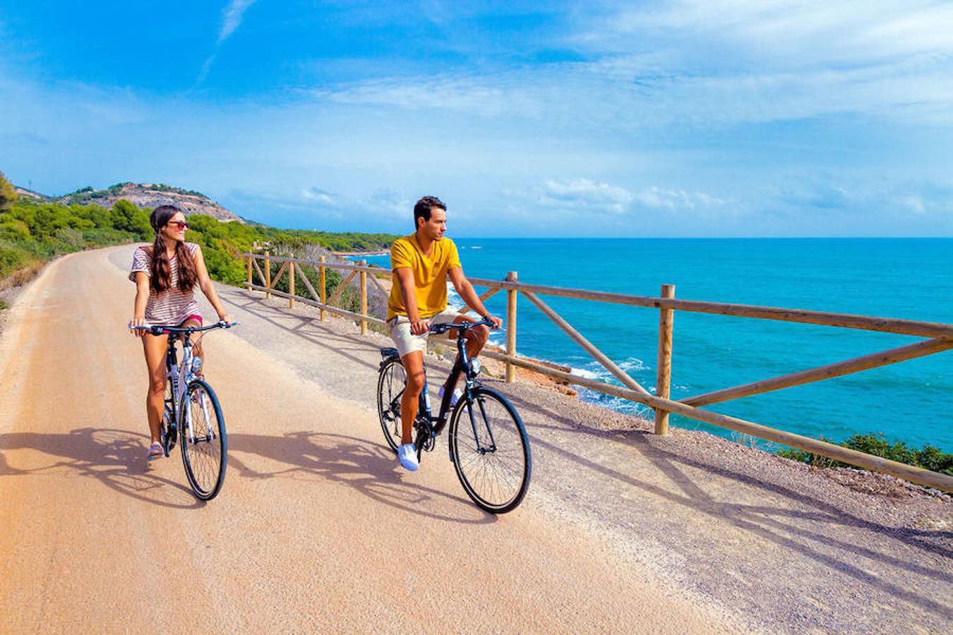 La Comunitat Valenciana, Andalucía, País Vasco, Cantabria... España tiene un red de Vías Verdes (rutas sobre el antiguo trazado del ferrocarril) de 2.700 kilómetros. Sólo en Valencia, Alicante y Castellón hay 11 de estos trazados y 162 kilómetros de naturaleza para disfrutar.