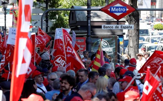 Cadena humana alrededor del Banco de España.