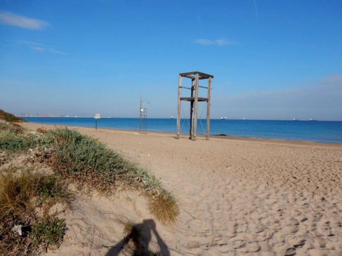 El buen tiempo que ya se instala en Valencia invita a conocer las nuevas playas valencianas que han recibido bandera azul en la Comunitat Valenciana, además de las que ya la tienen desde hace años, como la de la Garrofera.