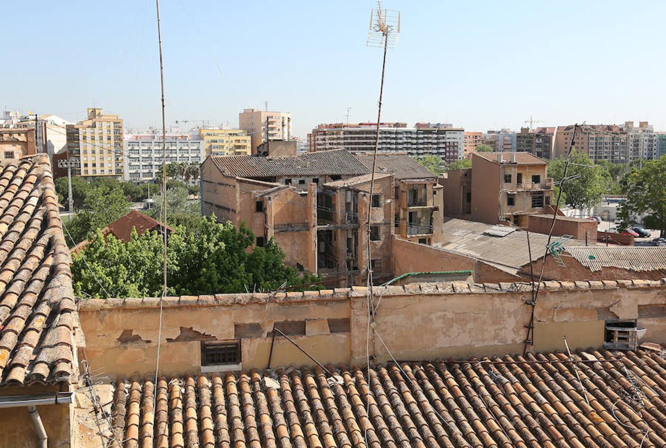 A propósito del Día Internacional de los Museos, nos colamos en uno de los espacios menos conocidos del IVAM, su tejado. Desde allí observamos Valencia como pocas veces la habíamos visto.