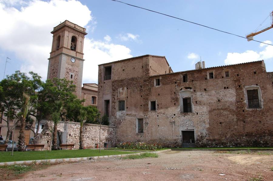 CASA-PALACIO DE LOS VIVES DE CAÑAMÁS | En Benifairó de les Valls está este edificio que en "su jardín contaba con estatuas y fuentes de mármol de Carrara. El conjunto en uno de los pocos ejemplos de arquitectura civil del renacimiento que se conservan en la Comunidad Valenciana", destaca en la Lista Roja. Data del siglo XVII y su estado es de "abandono".