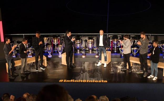 Andrés Iniesta, durante su homenaje en el Camp Nou. 