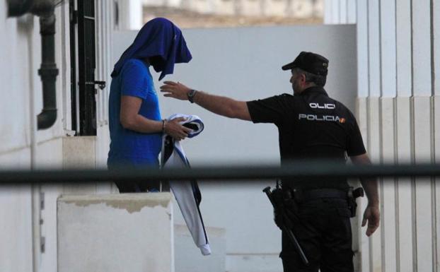 El piloto de la lancha que causó la muerte de un niño de 9 años en Algeciras, es trasladado a prisión.