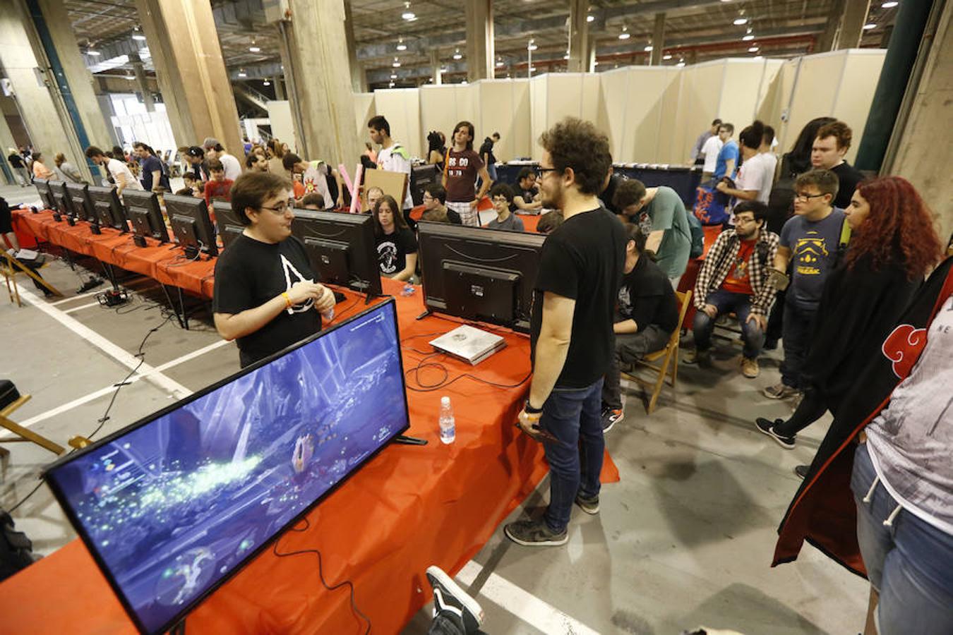 Feria Valencia acoge un año más a todos los amantes del manga, anime y cultura japonesa gracias a la celebración del Salón del Manga, a partir de este sábado, 19 de mayo. Durante dos días, los asistentes podrán disfrutar de actividades como concursos para 'cosplayers', karaoke, conciertos y sesiones de artes marciales.