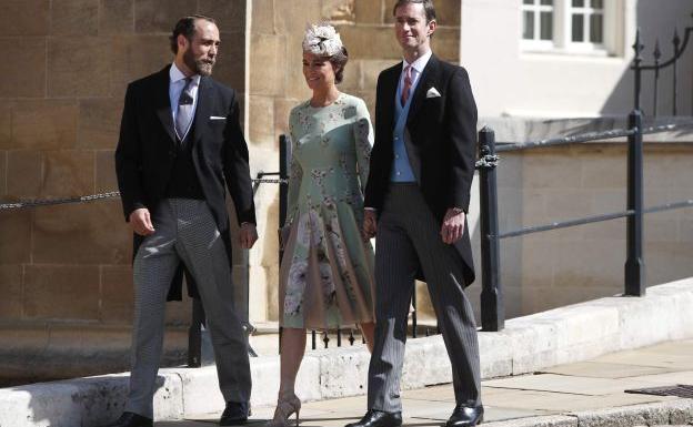 Imagen principal - Pippa Midletton a su entrada a la iglesia.