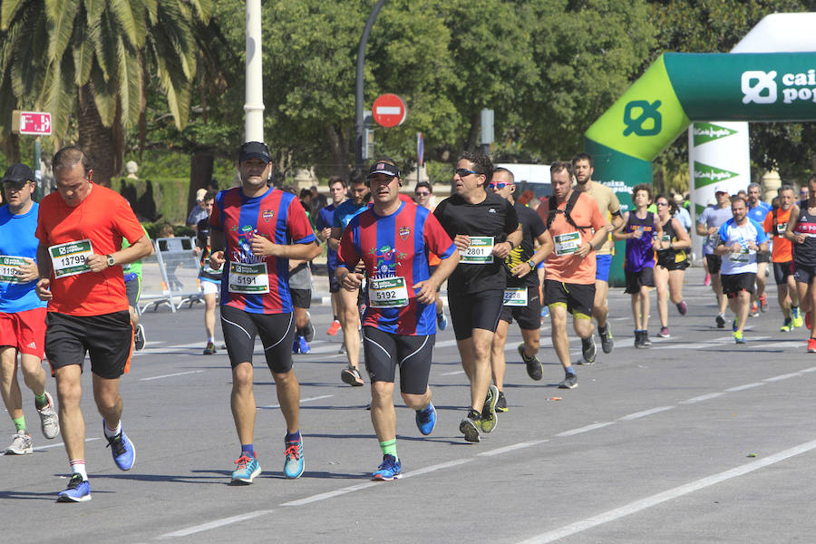 Fotos: Búscate en la Volta a Peu de Valencia