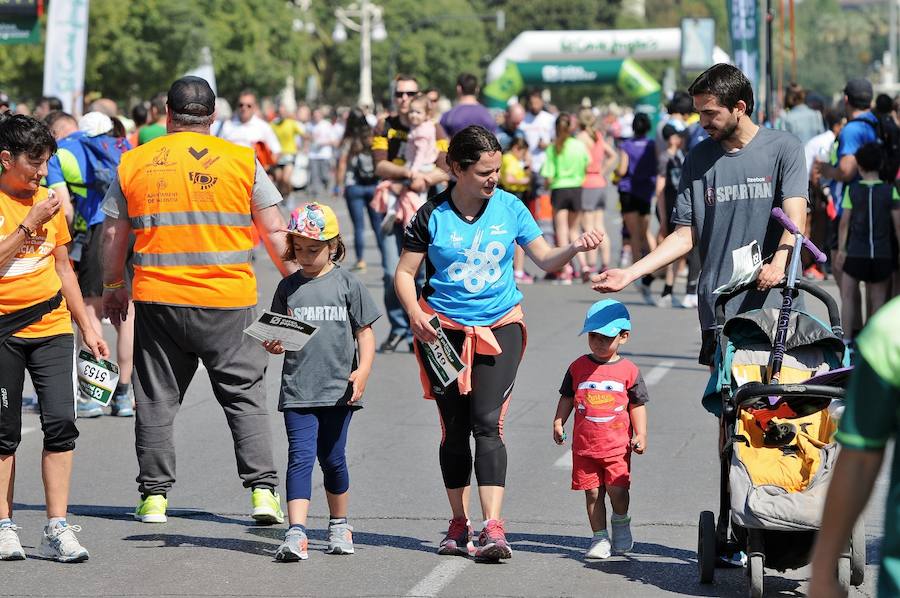 Fotos: Búscate en la Volta a Peu de Valencia