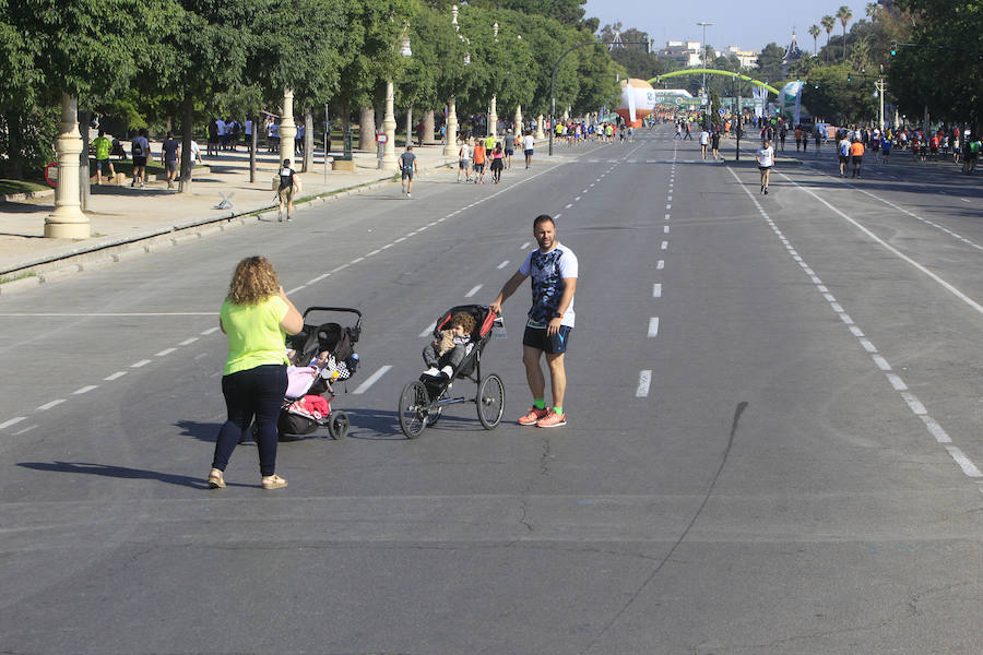 Fotos: Búscate en la Volta a Peu de Valencia