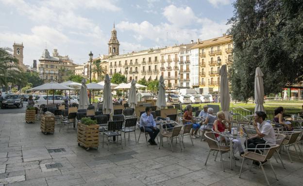 Terrazas en la plaza de la Reina, donde hay un mayor número de locales de Jesús Ger. 