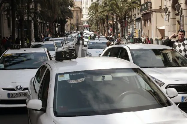 Protesta de taxistas en abril del pasado año en Valencia. 