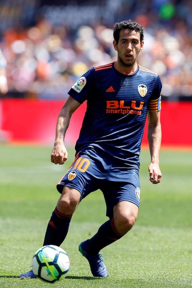 Parejo durante el encuentro ayer en Mestalla. 